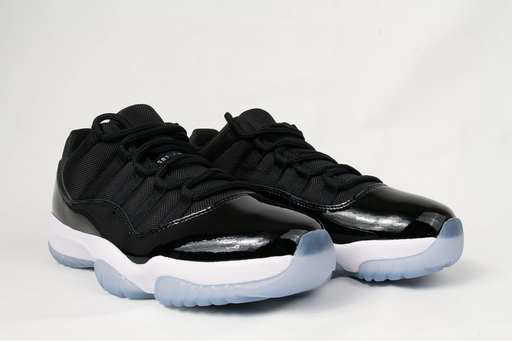 air jordan 11 retro low space jam