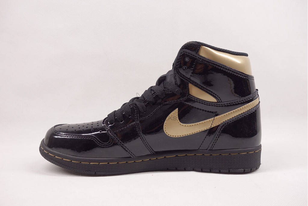 air jordan 1 retro high black metallic gold (2020)