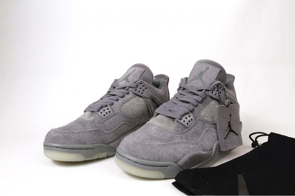 air jordan 4 retro kaws