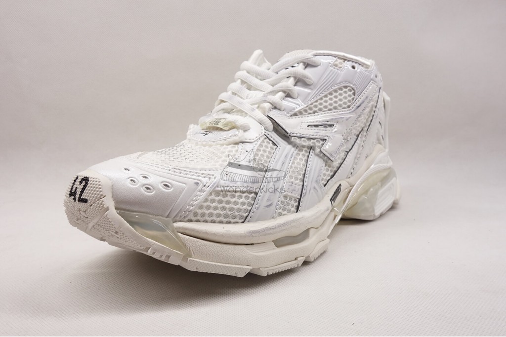 bc runner white