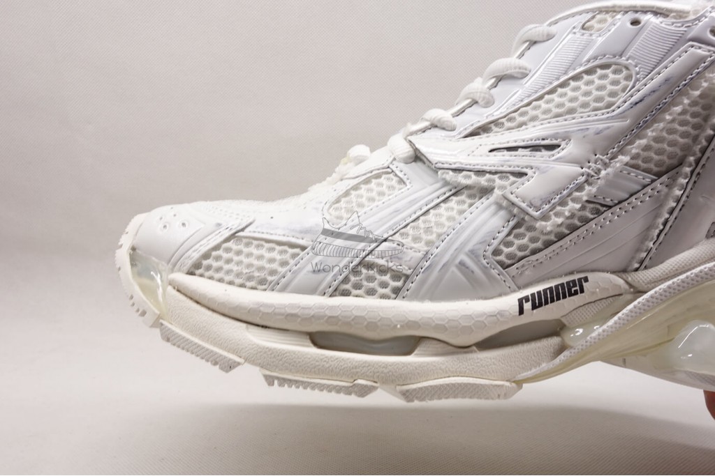 bc runner white