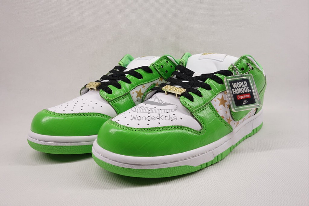 sb dunk low Sup*e stars mean green