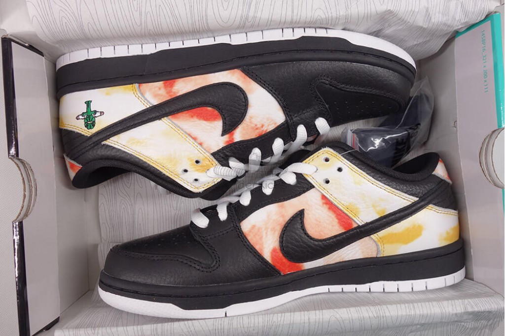 sb dunk low raygun tie-dye black