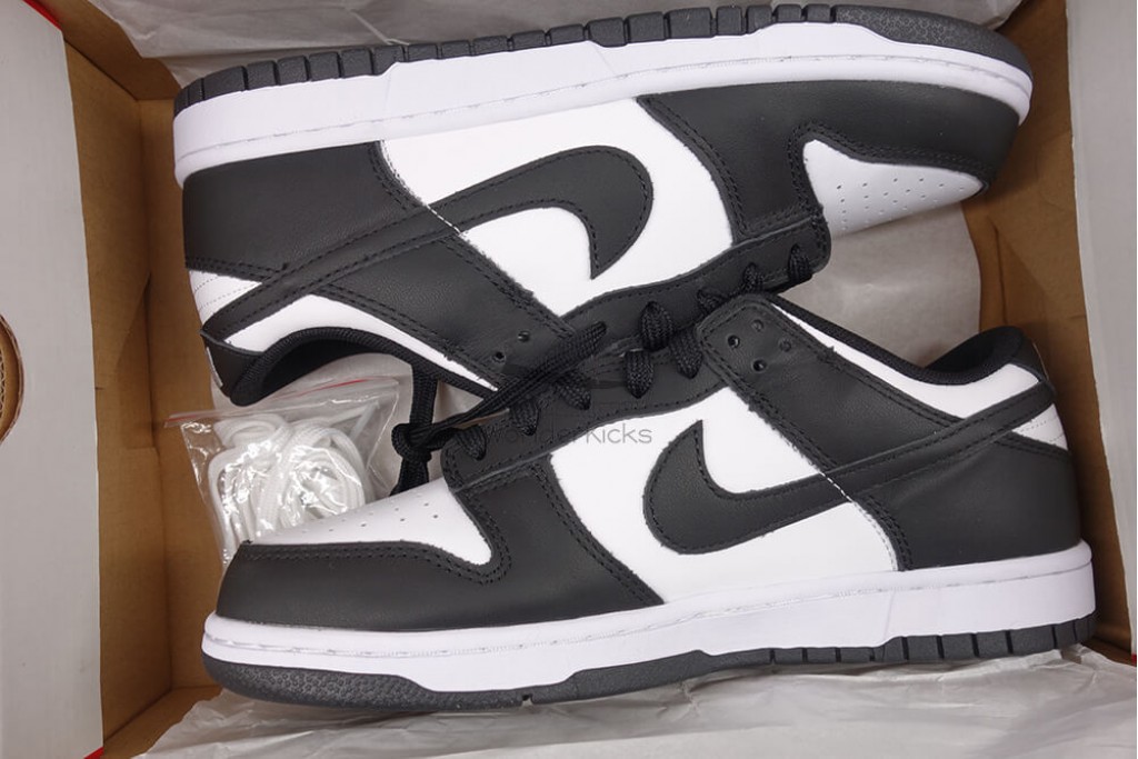 dunk low retro white black panda