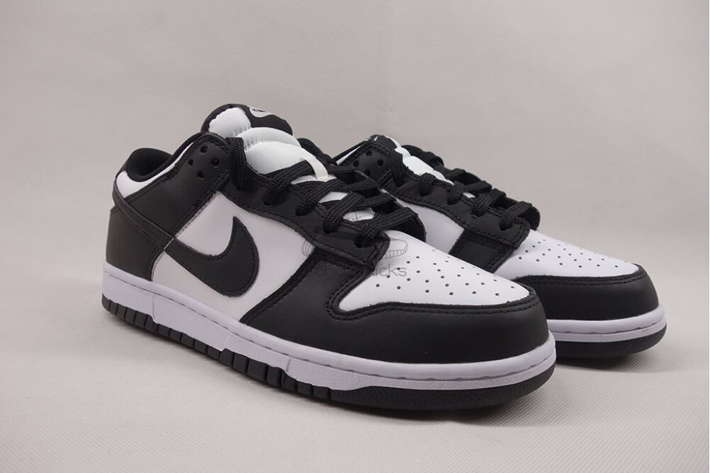 dunk low retro white black panda